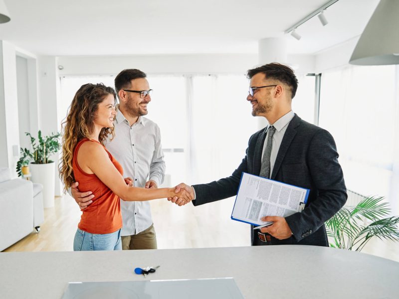 couple-man-deal-woman-contract-business-agent-agreement-estate-investment-consultant-meeting.jpg couple-man-deal-woman-contract-business-agent-agreement-estate-investment-consultant-meeting.jpg
